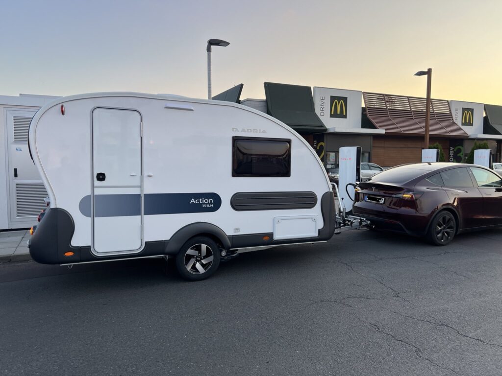 Tesla Wohnwagen mieten E-Auto