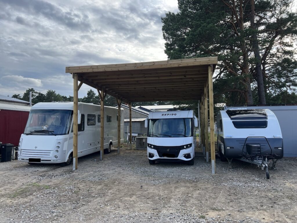 AKN Reisemobile Carport Wohnmobilvermietung Bad Saarow Wohnmobil mieten mit Hund